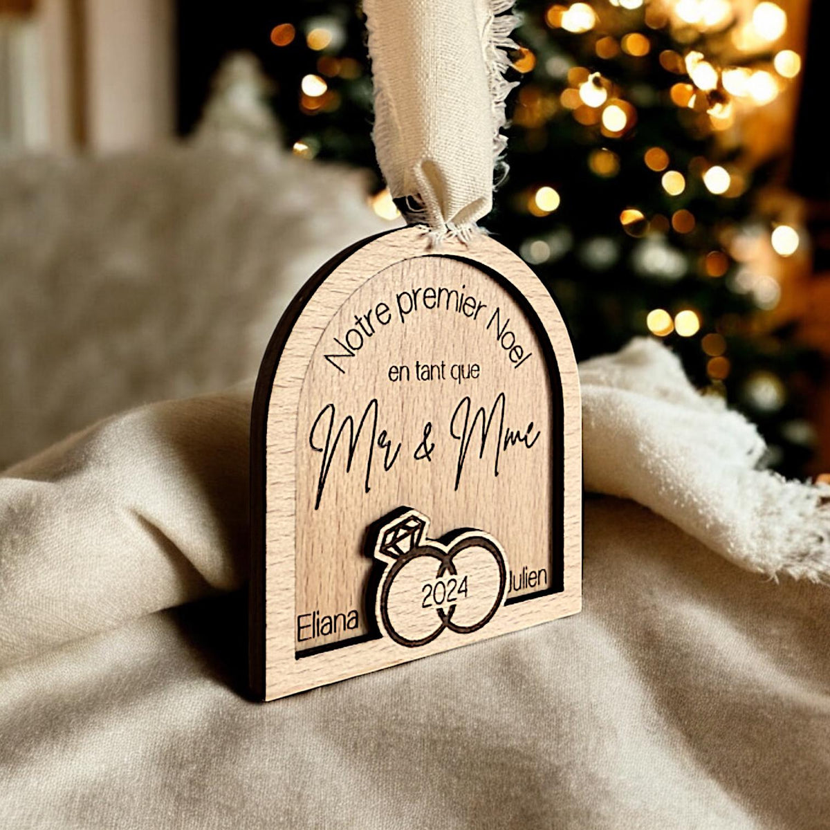 Boule de Noël en bois personnalisé mariage, cadeau mariage, cadeau de fiançailles, Cadeau mariage unique, boule de noël pour nouveaux mariés