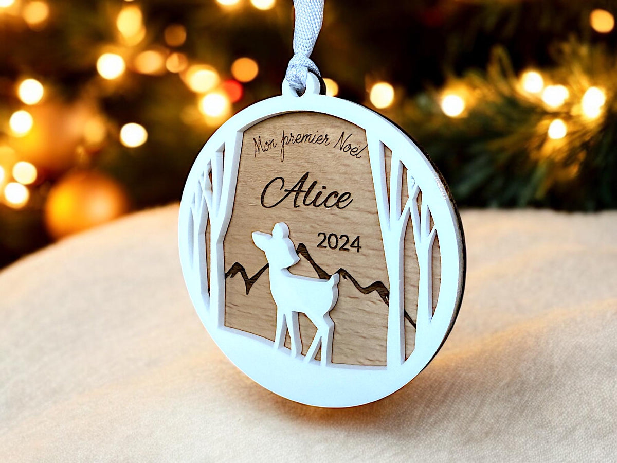 Boule de Noël personalisée bois - Biche - Mon premier Noël - Ornement bois et blanc - Cadeau naissance, baptême - Cadeau Noël maman