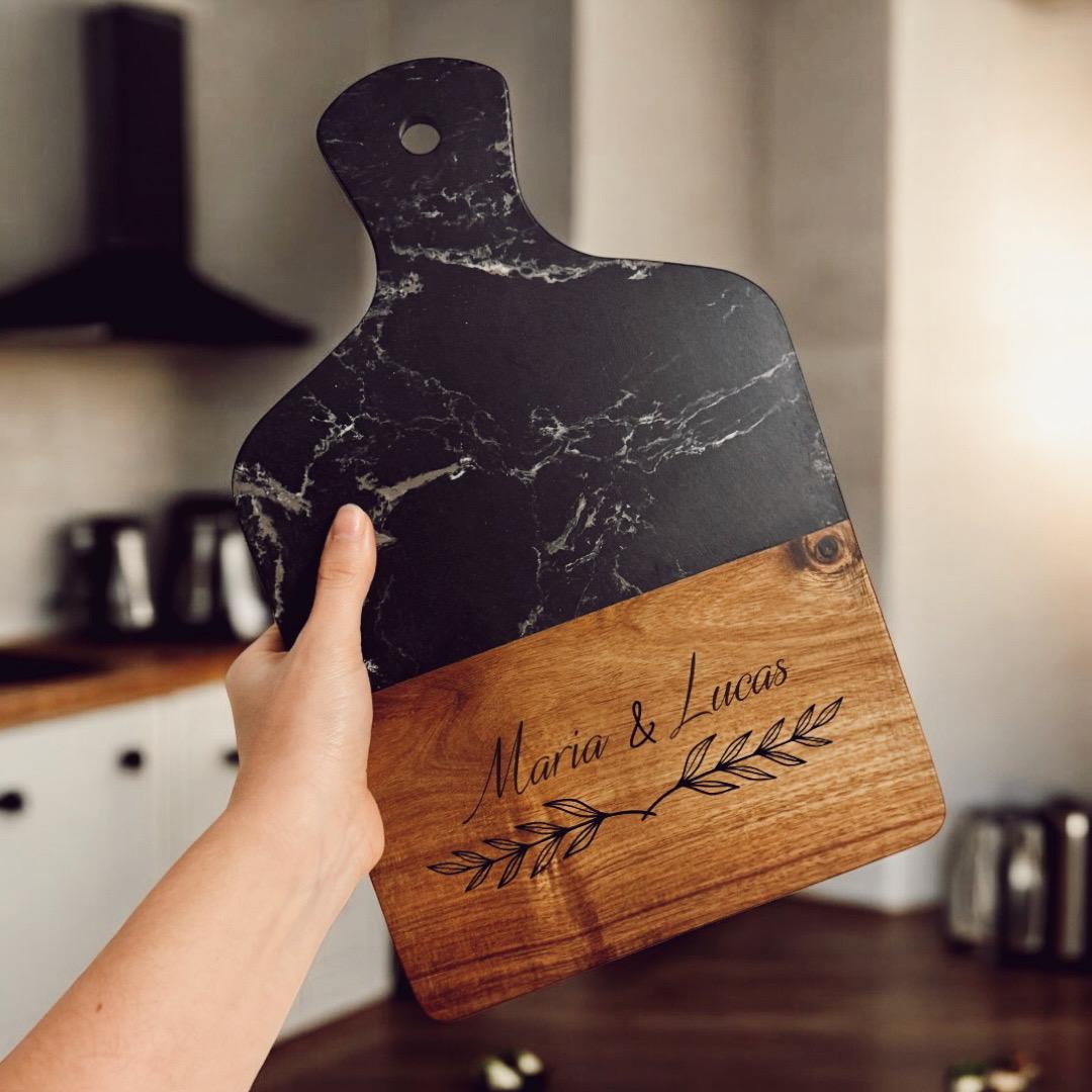 Planche à découper marbre noir personnalisée, cadeau de crémaillère personnalisé, cadeau mariage gravé, cadeau de couple, décor en marbre