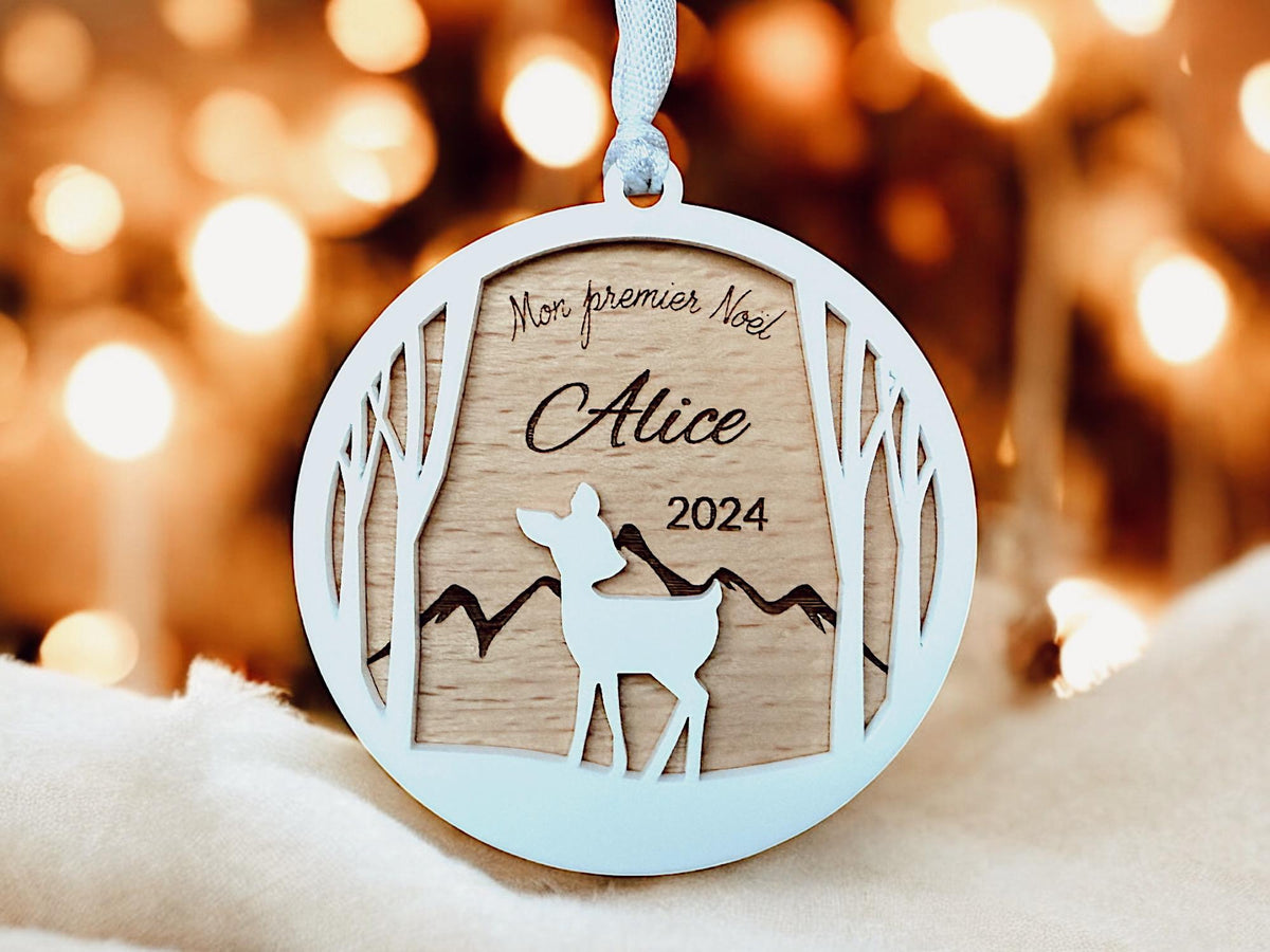 Boule de Noël personalisée bois - Biche - Mon premier Noël - Ornement bois et blanc - Cadeau naissance, baptême - Cadeau Noël maman