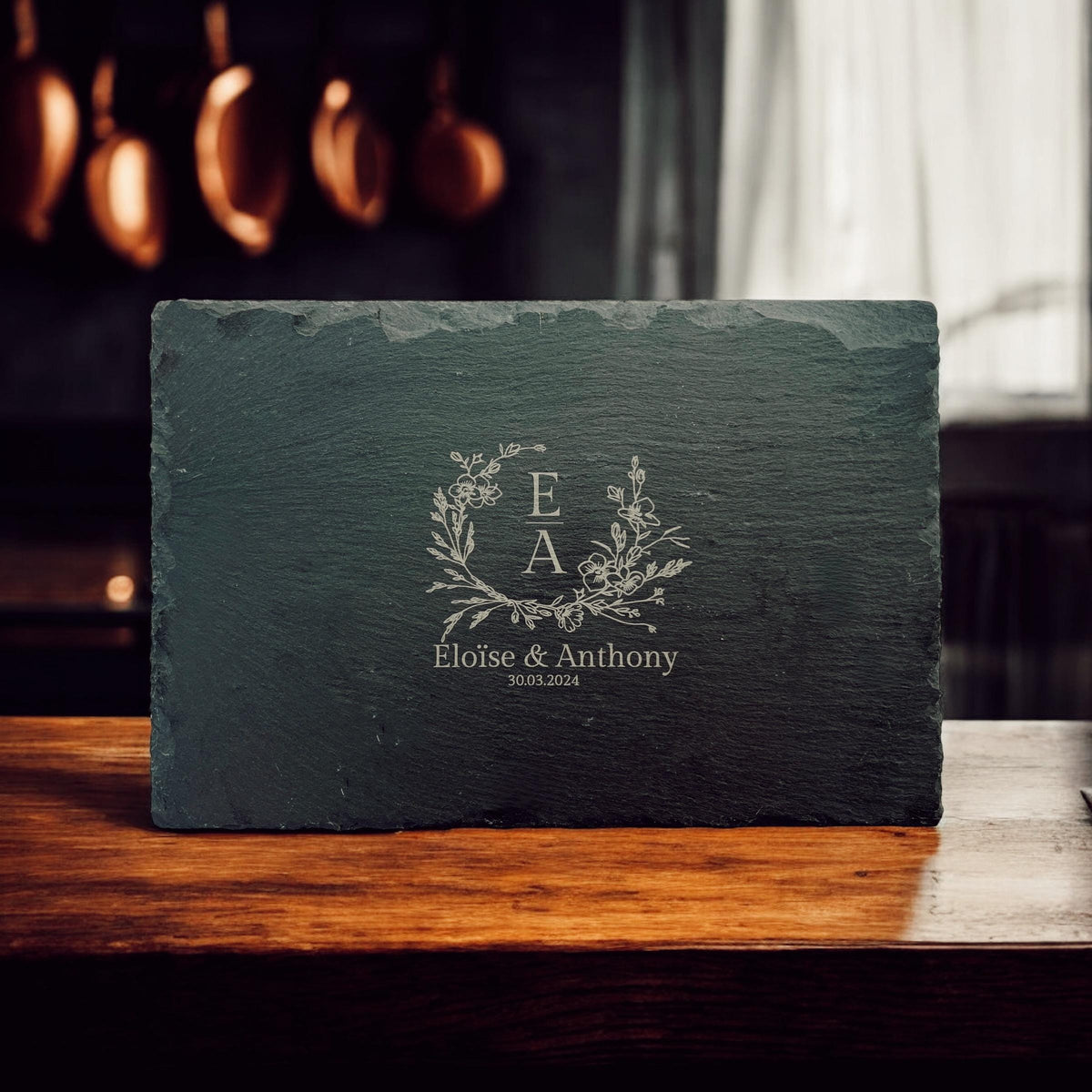 Planche en ardoise gravé, cadeau couple décoration cuisine personnalisée idée cadeau unique planche à découper mariage crémaillère