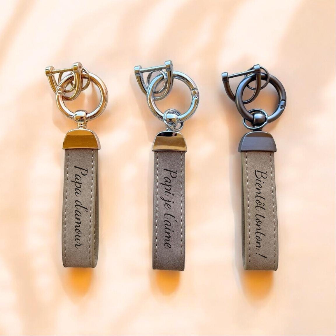 Porte-clé personnalisé en cuir avec noms gravés, annonce parrain, Cadeau parrain, cadeau tonton, annonce tonton, porte clé gravé pour homme