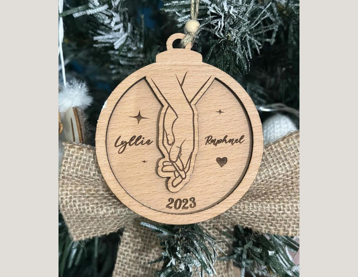 Boule de Noël personnalisée pour couple, Cadeau couple, Ornement personnalisé Couple, Cadeau crémaillère, enfants, cadeau amoureux