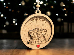 Boule de Noël Personnalisée bois tigre, Ornement personnalisé famille, Boule de Noël couple, Cadeaux pour jumeaux