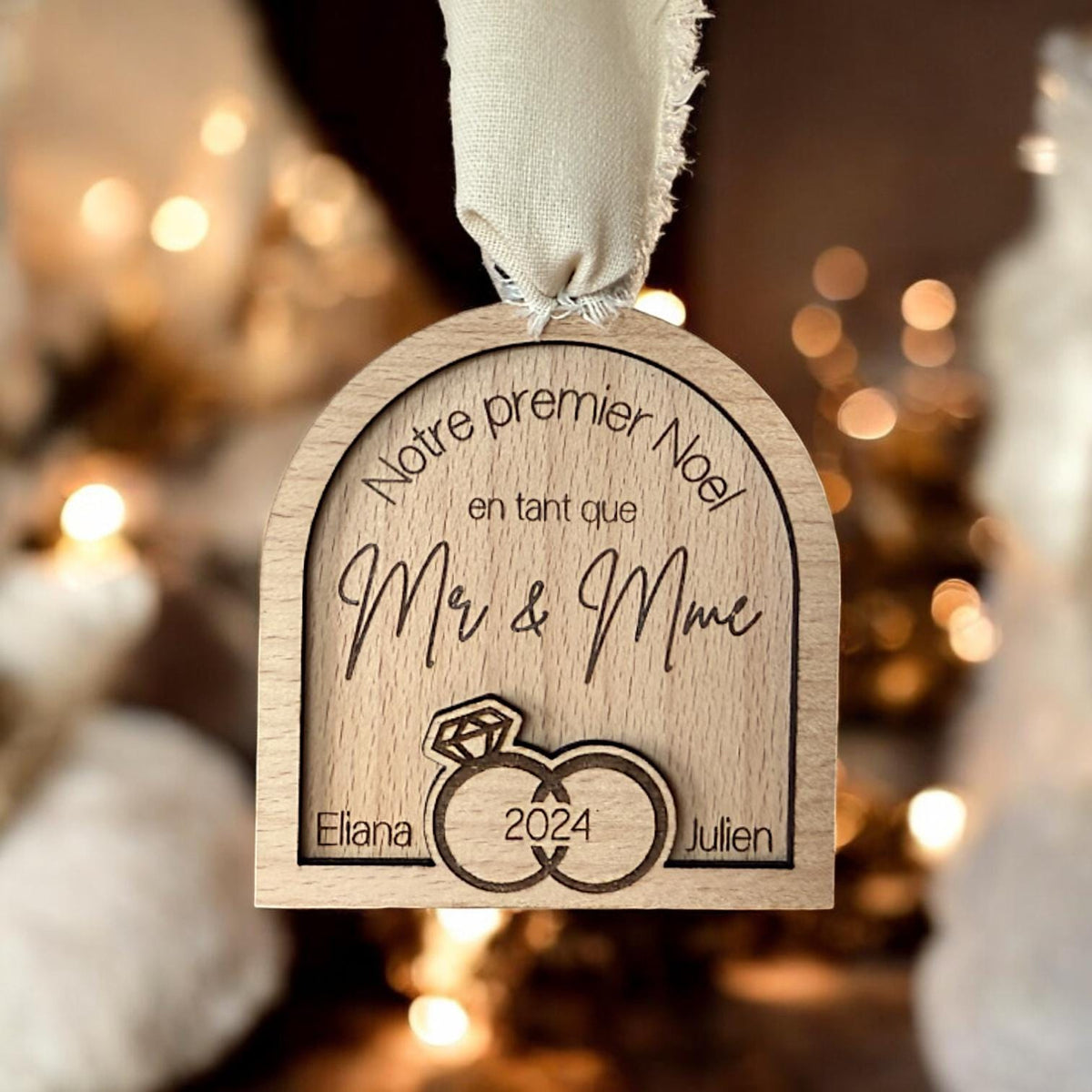 Boule de Noël en bois personnalisé mariage, cadeau mariage, cadeau de fiançailles, Cadeau mariage unique, boule de noël pour nouveaux mariés