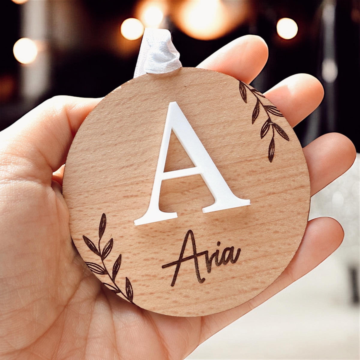 Boule de Noël en bois personnalisé avec prénom, décoration sapin avec prénom gravé, Ornement prénom gravé, décoration de Noël personnalisée