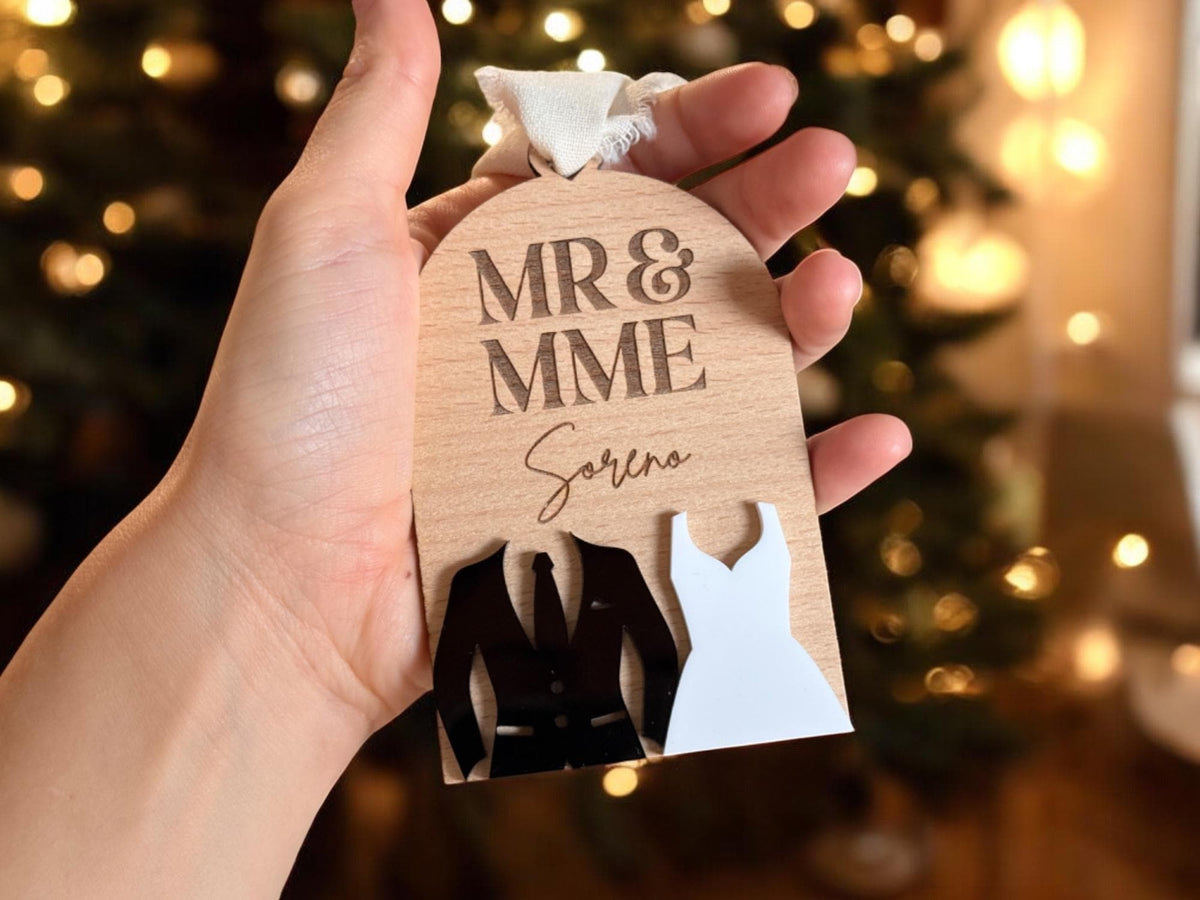 Boule de Noël personnalisé pour mariés, cadeau de mariage, cadeau de fiançailles, Cadeau mariage unique, boule de noël pour nouveaux mariés