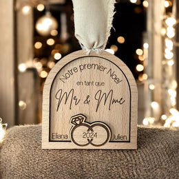 Boule de Noël en bois personnalisé mariage, cadeau mariage, cadeau de fiançailles, Cadeau mariage unique, boule de noël pour nouveaux mariés