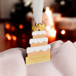 Boule de Noël en bois personnalisé mariés et fiancés, cadeau de mariage, fiançailles, boule de noël pour nouveaux mariés, jeunes mariés