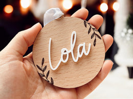 Boule de Noël personnalisé en bois avec prénom, idée cadeau pour le sapin, décoration unique en bois, décoration de Noël en bois original