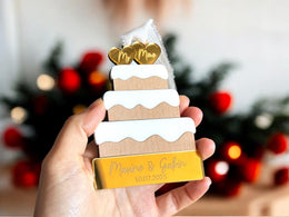 Boule de Noël en bois personnalisé mariés et fiancés, cadeau de mariage, fiançailles, boule de noël pour nouveaux mariés, jeunes mariés