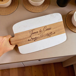 Planche à découper en marbre et bois personnalisée – Cadeau pour mariage, maman, mamie, couple & crémaillère, planche de présentation