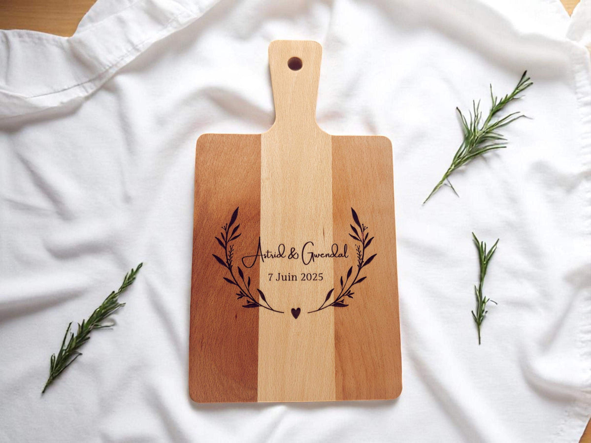 Planche à découper en bois gravé pour couple , cadeau marriage , fiançailles, crémaillère