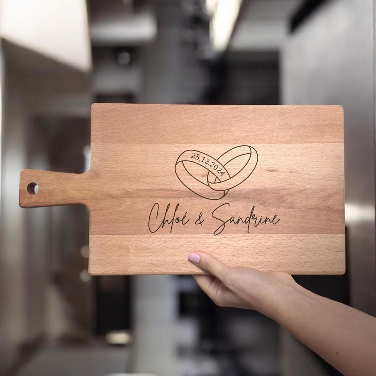 Planche à découper en bois couple , cadeau saint Valentin, de mariage gravé, crémaillère